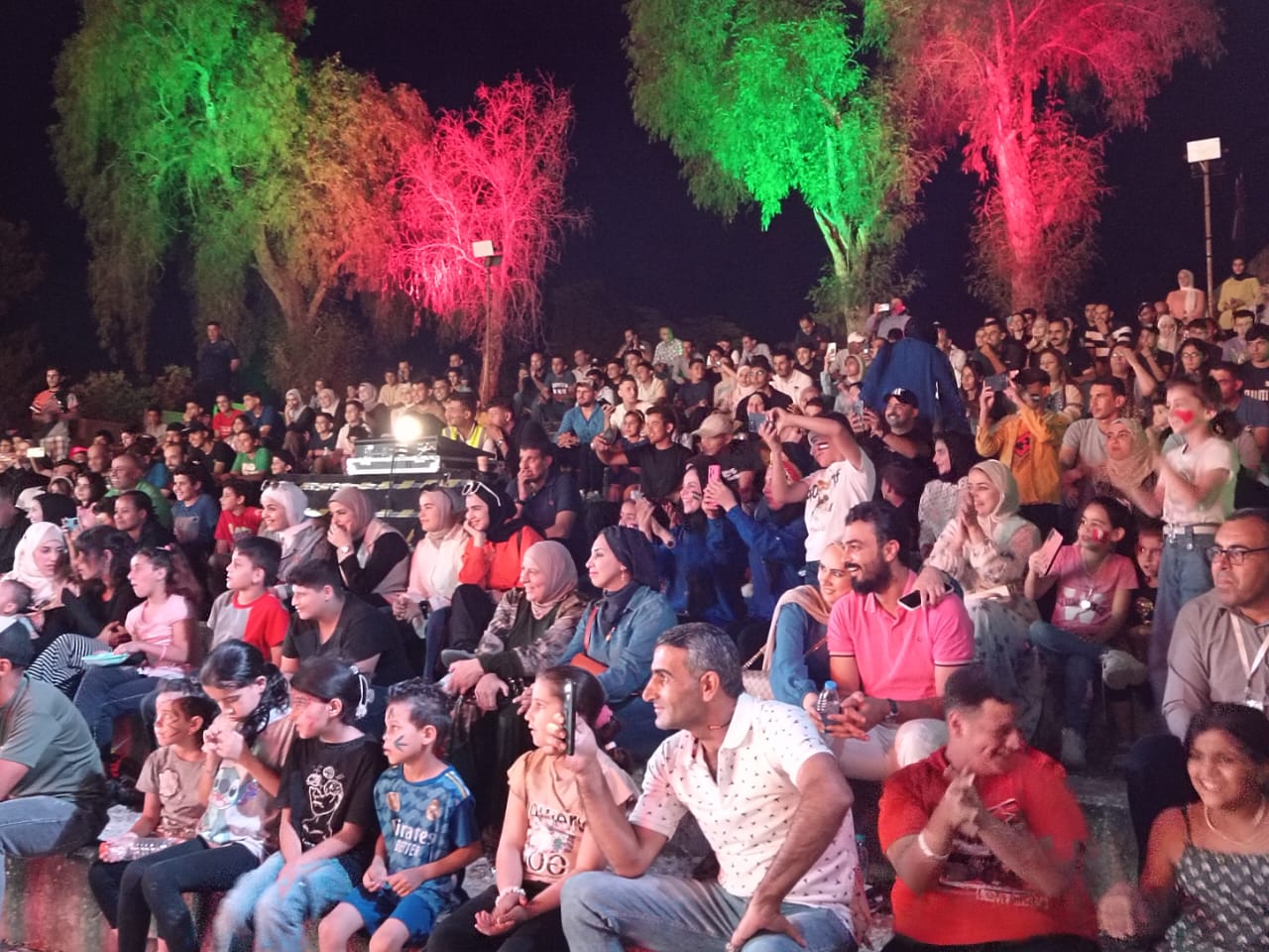 "زعل وخضرة" تتألق في مهرجان جرش في مسرحية "ترند"