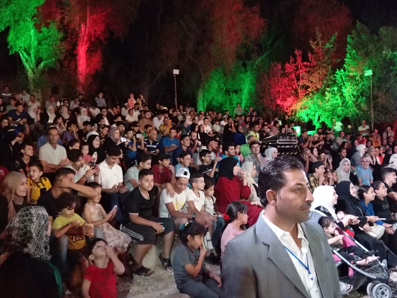 "زعل وخضرة" تتألق في مهرجان جرش في مسرحية "ترند"