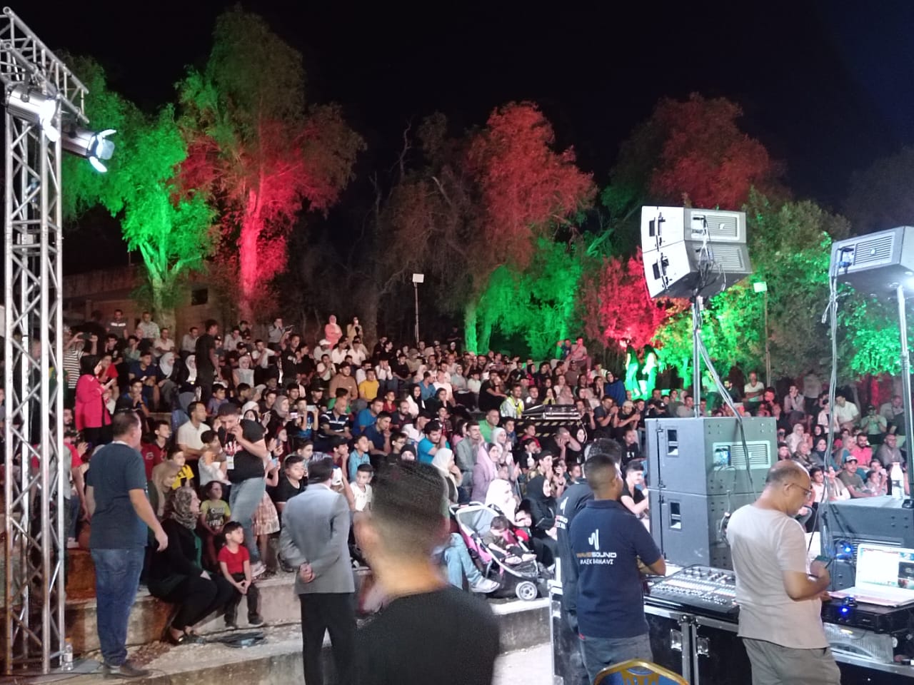 "زعل وخضرة" تتألق في مهرجان جرش في مسرحية "ترند"