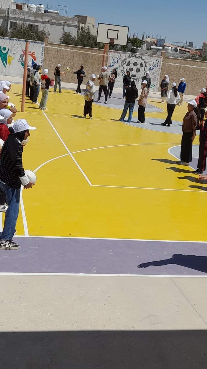 الحمايدة تتابع النادي الصيفي لطلبة المدارس