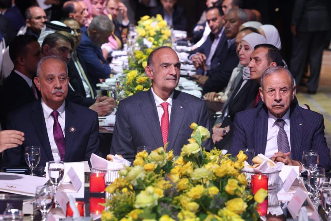 الخصاونة يكرم 100 شركة من ضمنها الاردنية لانتاج الادوية "فيديو وصور"