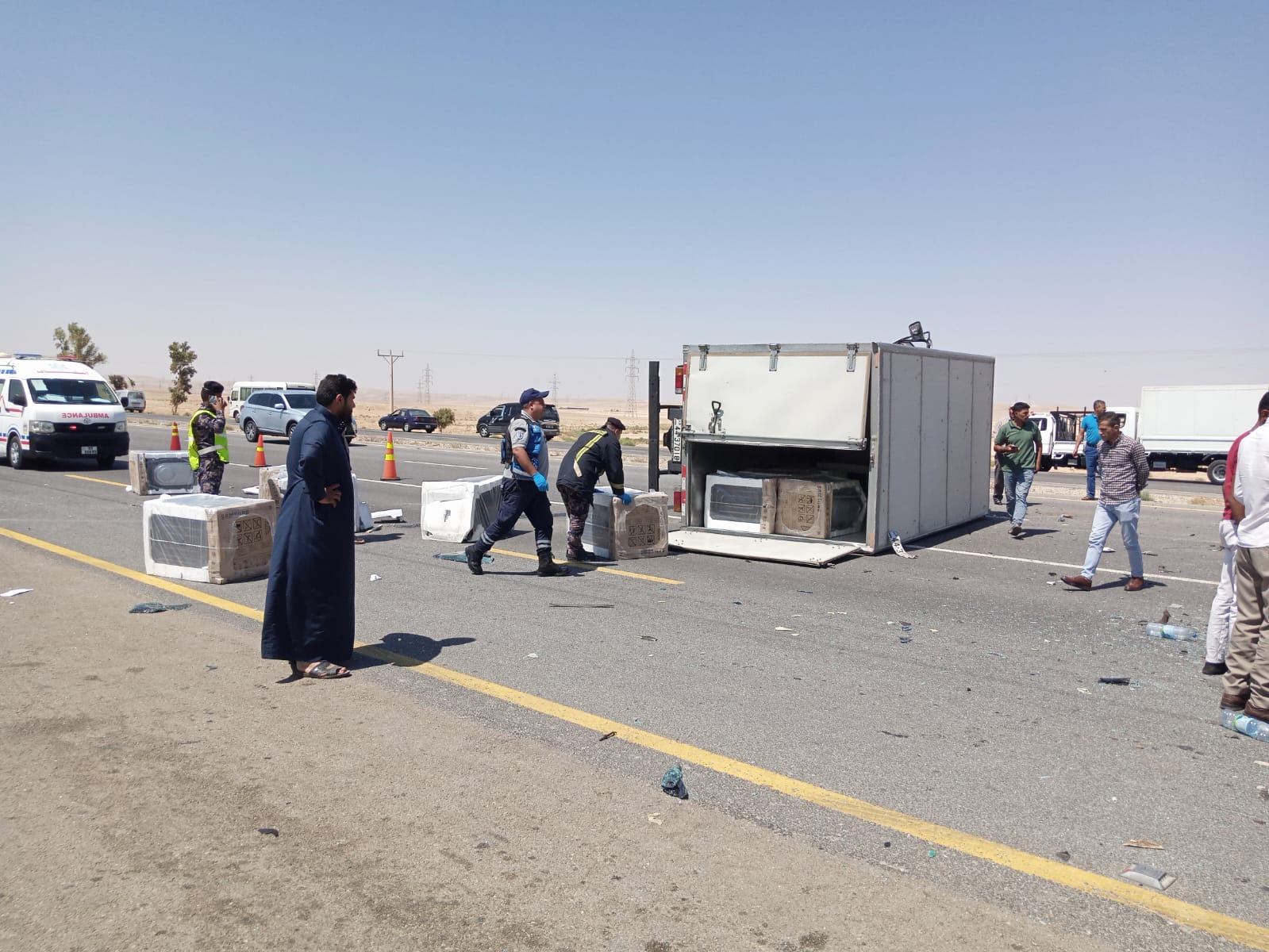 صورة حول : وفاة بتصادم مركبتين على الصحراوي(صور) وفاة بتصادم مركبتين على الصحراوي(صور)