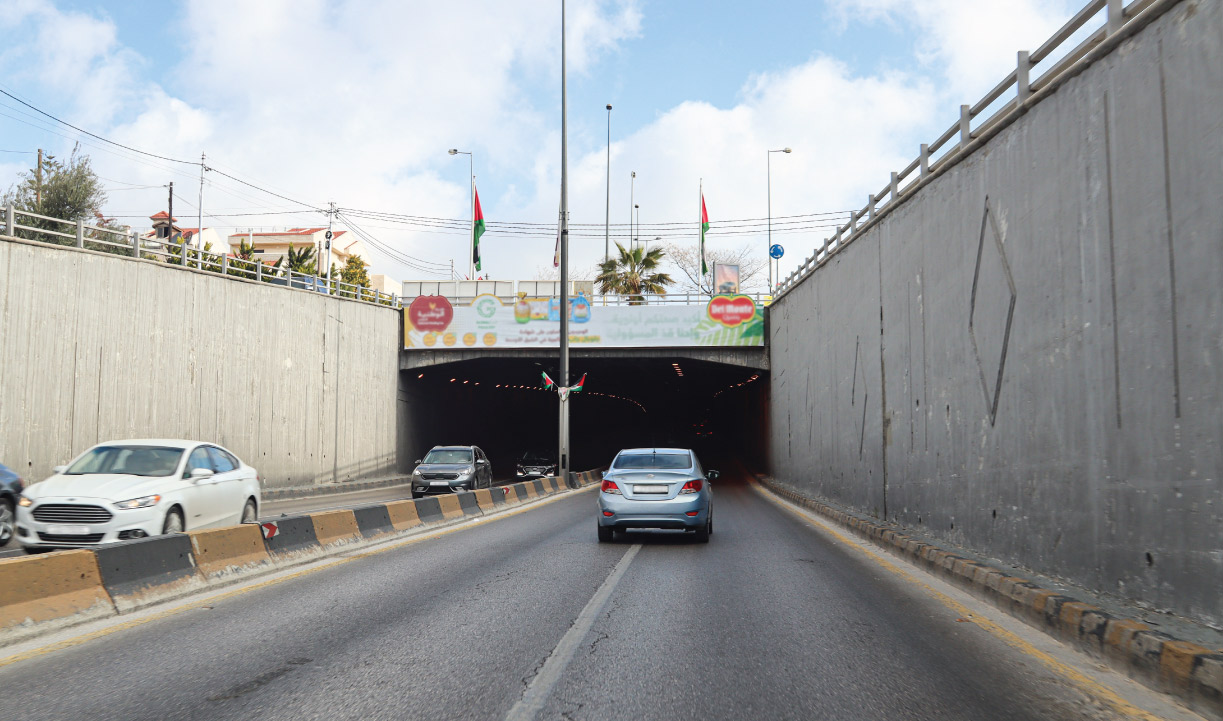إدارة السير تنوهه المواطنين أخذ الحيطة والحذر على طريق نفقي عبدون ومجمع جبر