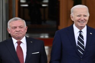 الملك يؤكد لبايدن ضرورة خفض التصعيد في المنطقة