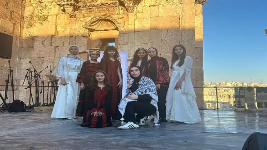 صورة حول : عروض حماسية لـ “زها الثقافي” ضمن فعاليات جرش الـ 38 على مسرح ارتيمس عروض حماسية لـ “زها الثقافي” ضمن فعاليات جرش الـ 38 على مسرح ارتيمس