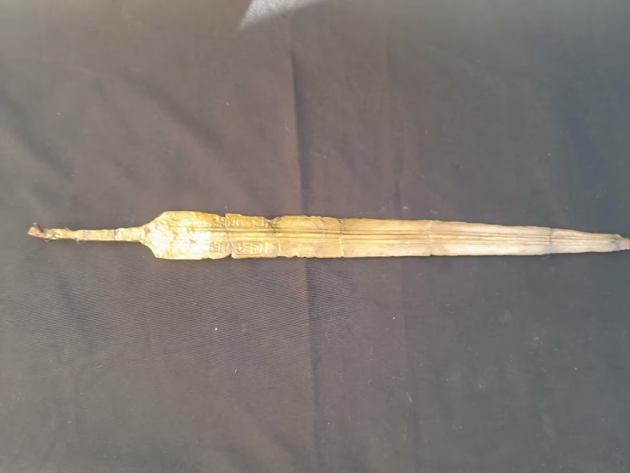 صورة حول : اكتشاف سيف برونزي أثري وبقايا قديمة لثكنات عسكرية في مصر اكتشاف سيف برونزي أثري وبقايا قديمة لثكنات عسكرية في مصر