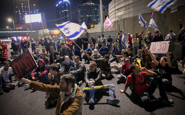 عائلات الأسرى : أنت أكبر كاذب في حياة الشعب اليهودي