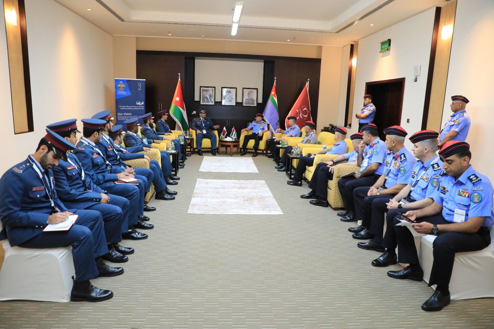 مدير الأمن العام يلتقي رؤساء الوفود الشرطية المشاركة بسوفكس 2024