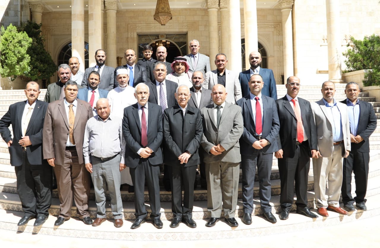 رئيس الديوان الملكي يلتقي متقاعدين عسكريين ووفدا من أبناء عشيرة آل عبادة