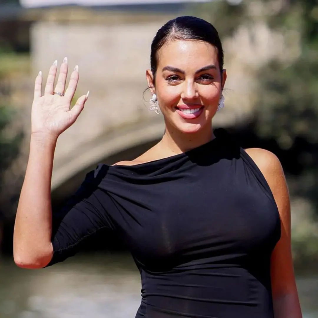 جورجينا ترد بشكل قاسي على منتقدي ملابسها