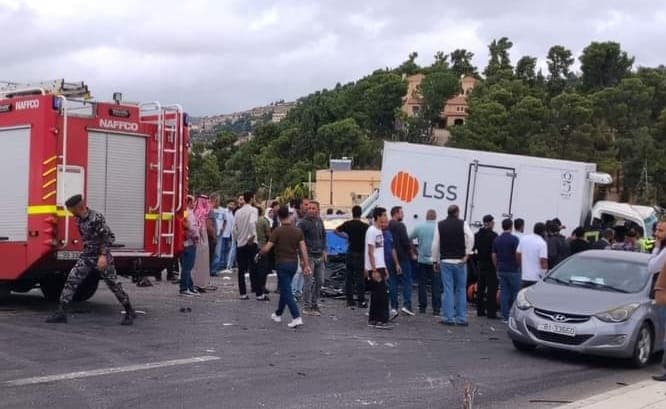 السلط : 8 إصابات بحادث سير مروع في شارع الستين