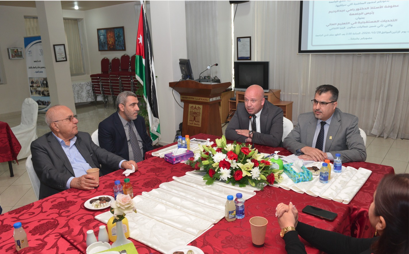 صورة حول : نادي جامعة البترا يعقد ندوة حوارية مع رئيس الجامعة أ.د. رامي عبد الرحيم حول "التحديات المستقبلية في قطاع التعليم العالي نادي جامعة البترا يعقد ندوة حوارية مع رئيس الجامعة أ.د. رامي عبد الرحيم حول "التحديات المستقبلية في قطاع التعليم العالي