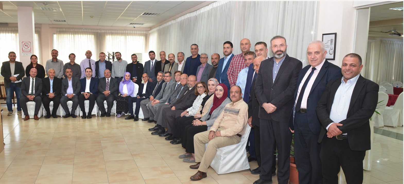 نادي جامعة البترا يعقد ندوة حوارية مع رئيس الجامعة أ.د. رامي عبد الرحيم حول "التحديات المستقبلية في قطاع التعليم العالي