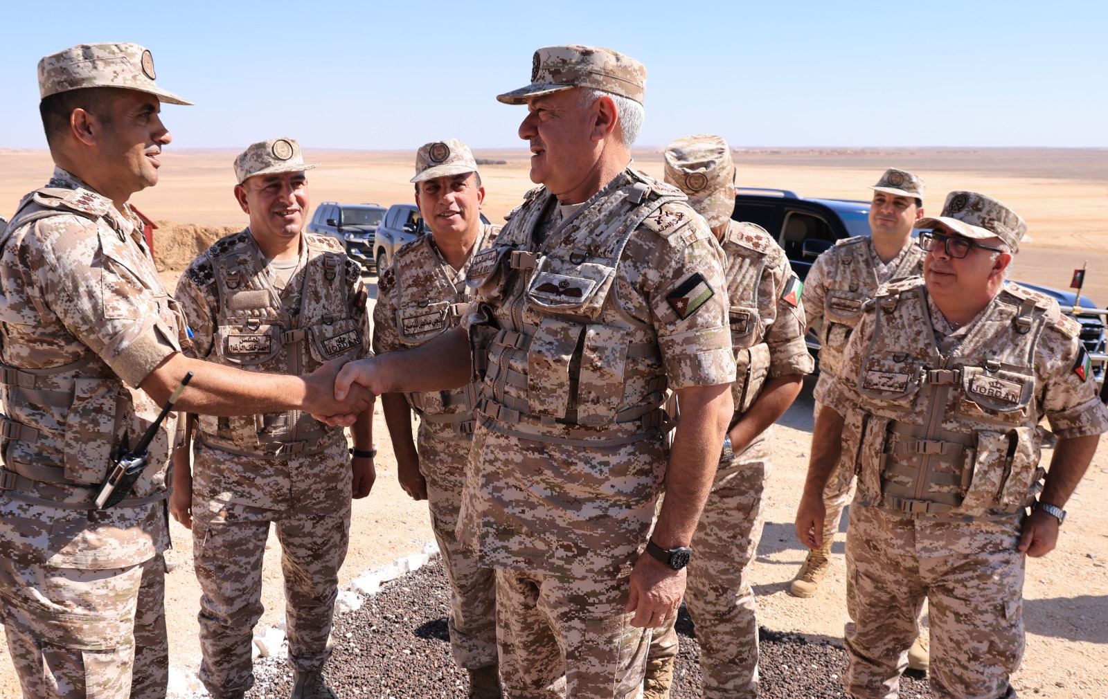 اللواء الركن الحنيطي يتابع اختبار عدد من الأسلحة المدرعة والمدفعية