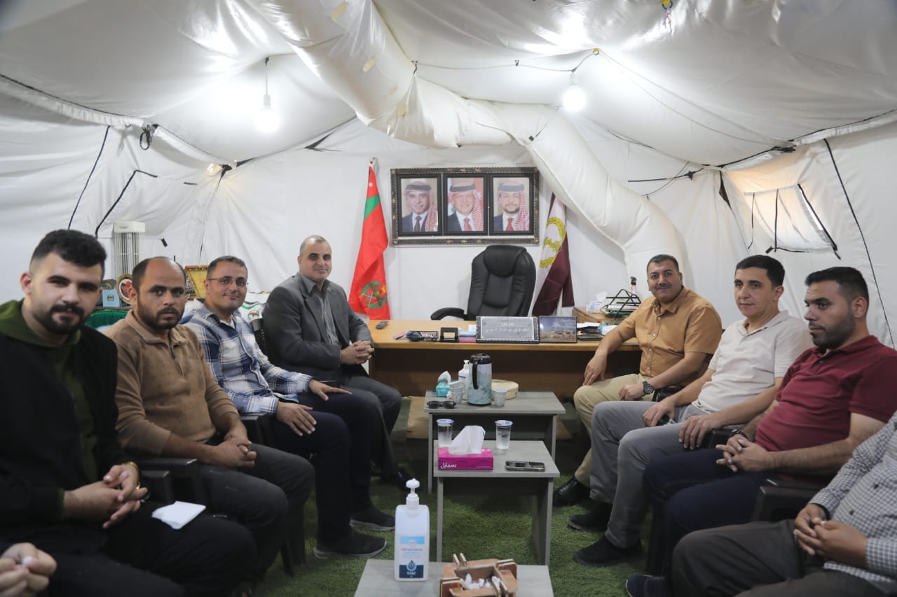زيارة وفد بلدية خان يونس للمستشفى الميداني الأردني: تعزيز التعاون والدعم الإنساني في غزة