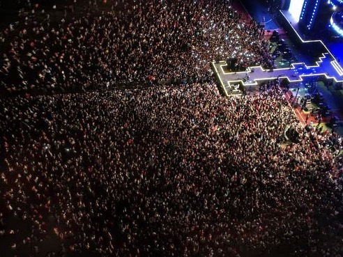 صورة حول : بسبب حالات الاغماء وعدم السيطرة على التدافع .. تامر حسني يعلن عن توقف الحفل بسبب حالات الاغماء وعدم السيطرة على التدافع .. تامر حسني يعلن عن توقف الحفل