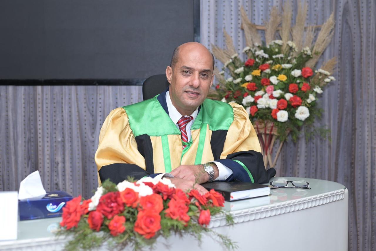 صورة حول : الخطيب يهنىء شقيقه يونس بشهادة الدكتوراه الخطيب يهنىء شقيقه يونس بشهادة الدكتوراه