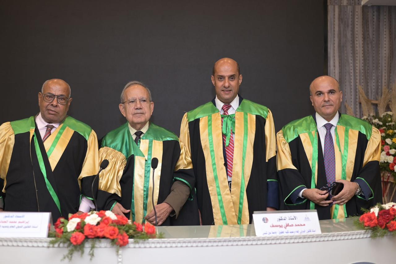 صورة حول : الخطيب يهنىء شقيقه يونس بشهادة الدكتوراه الخطيب يهنىء شقيقه يونس بشهادة الدكتوراه