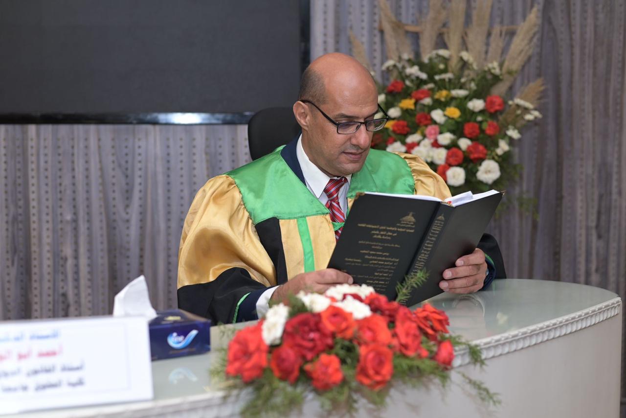 صورة حول : الخطيب يهنىء شقيقه يونس بشهادة الدكتوراه الخطيب يهنىء شقيقه يونس بشهادة الدكتوراه