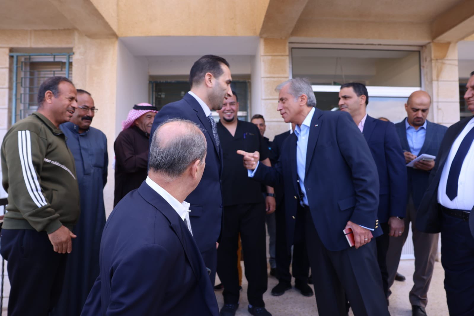 د حسان يلتقي مواطنين في ارحاب المفرق