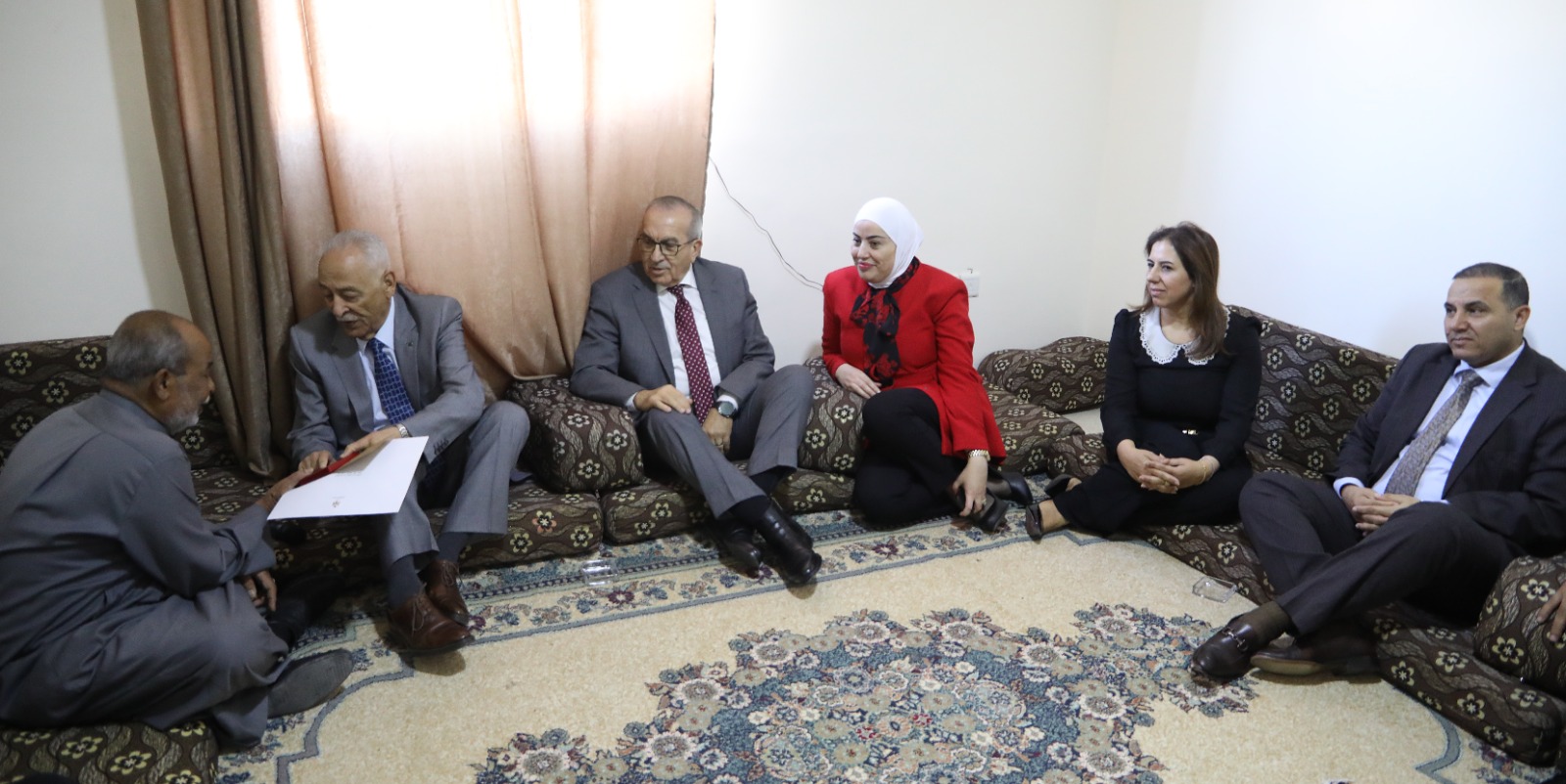 تسليم 44 أسرة عفيفة في الزرقاء منازل جديدة ضمن المبادرة الملكية