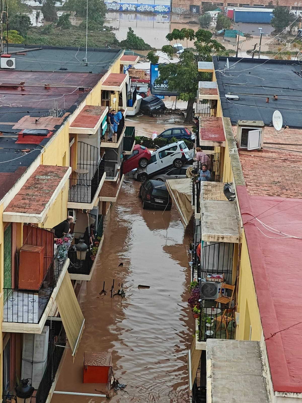 إسبانيا تعلن الحداد بعد وفاة أكثر من 95 شخصاً