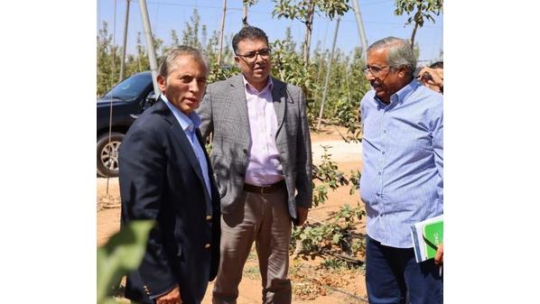 صورة حول : رئيس الوزراء يلتقي مزارعين في قضاء صبحا اليوم رئيس الوزراء يلتقي مزارعين في قضاء صبحا اليوم