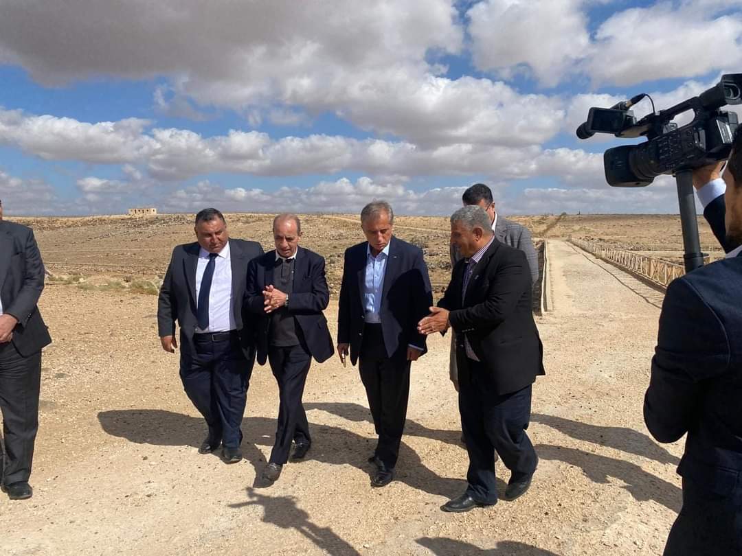 بالصور حسان يزور مصنعا للألبسة في مغير السرحان