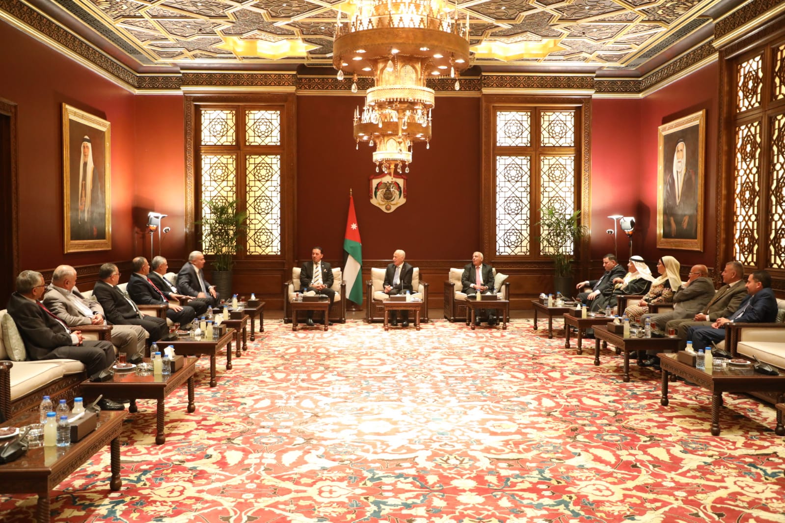 رئيس الديوان الملكي يلتقي وفدا من أبناء عشيرة الطعاني