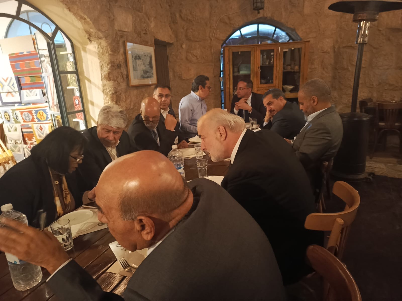 بالفيديو والصور ... شتيوي يكرم أعضاء اتحاد المجالس الاقتصادية والعربية في مطعم سياحي وينظم لهم جولة سياحية بمادبا