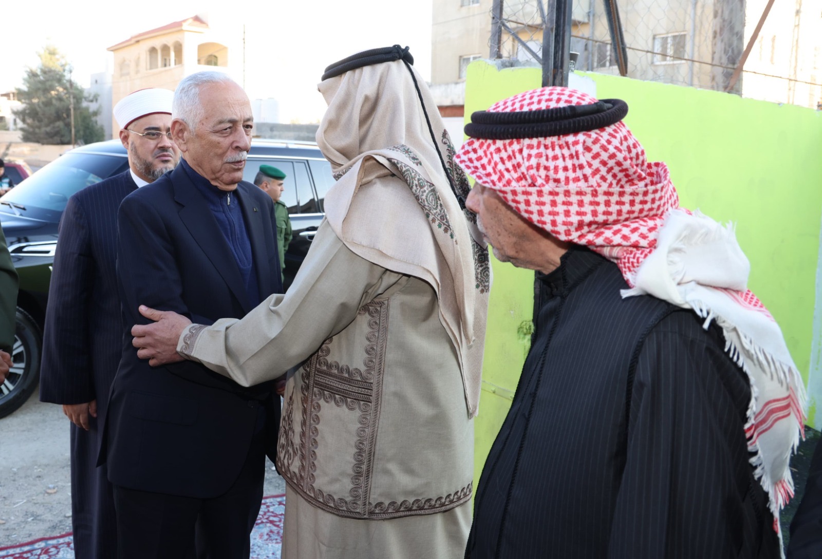 مندوبا عن الملك وولي العهد.. العيسوي يعزي عشيرتي الحنيفات والمحارمة*