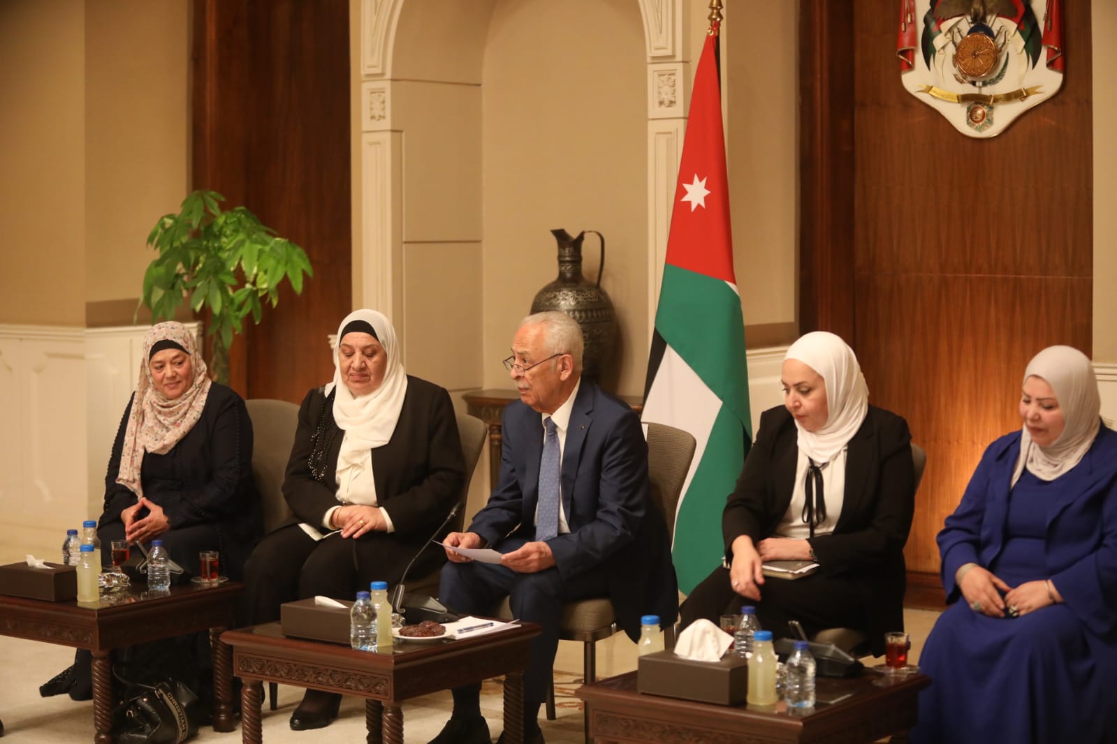عاجل | رئيس الديوان الملكي الهاشمي يلتقي وفدا نسائيا من الزرقاء