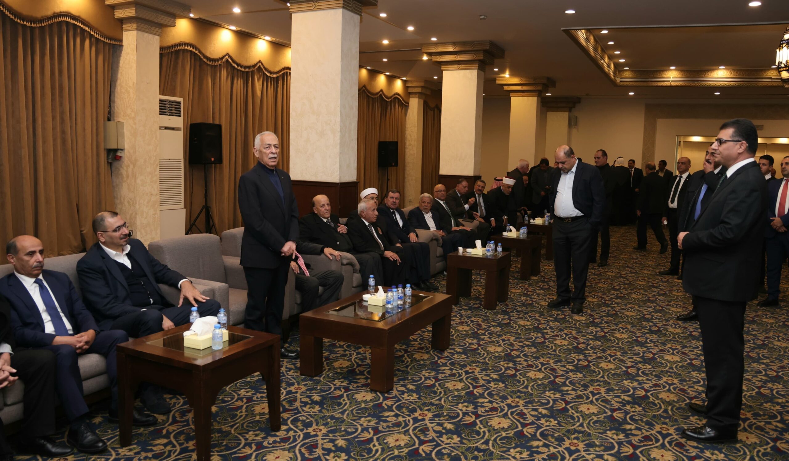 مندوبا عن الملك وولي العهد.. العيسوي يعزي عشيرتي الحنيفات والمحارمة*