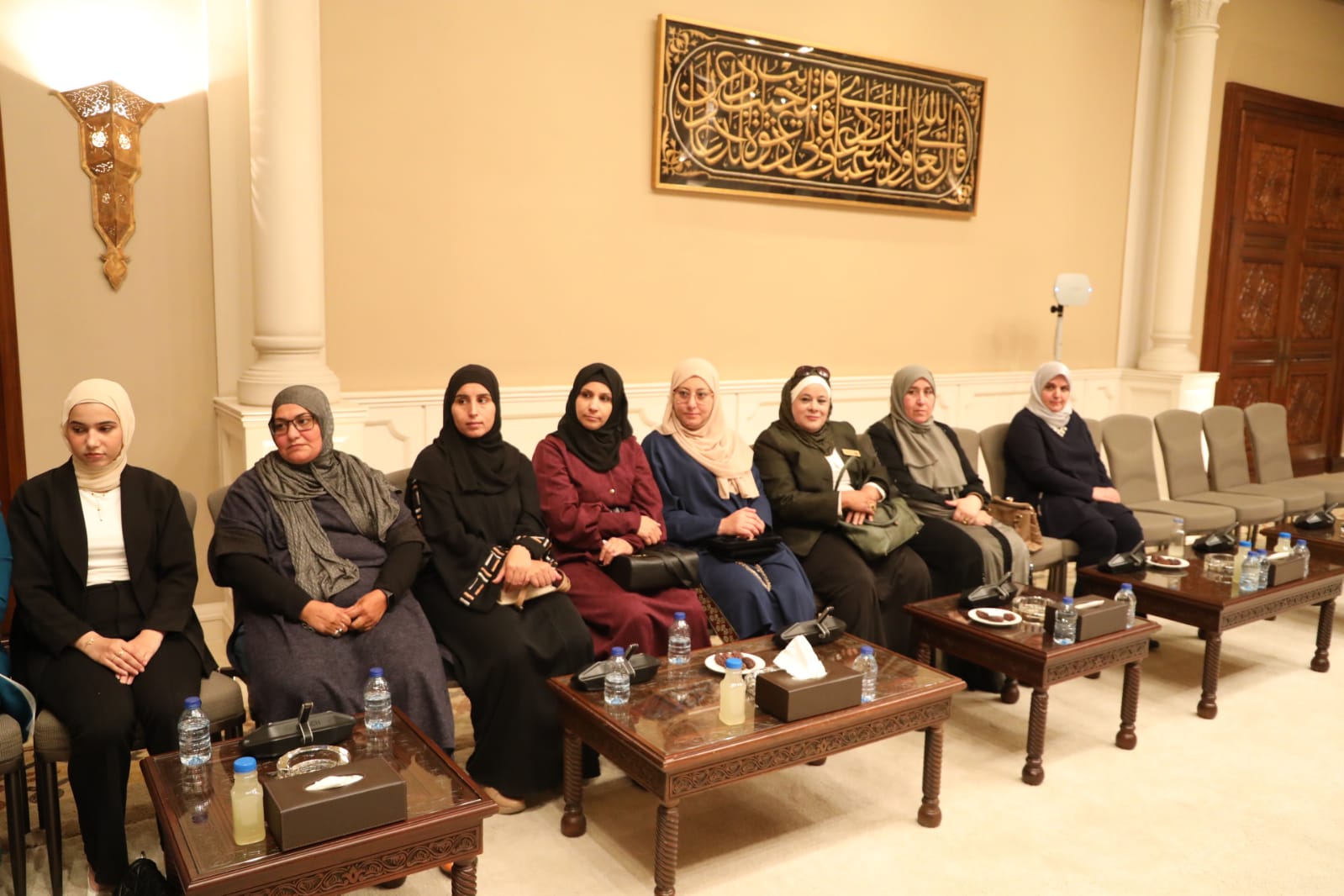 عاجل | رئيس الديوان الملكي الهاشمي يلتقي وفدا نسائيا من الزرقاء