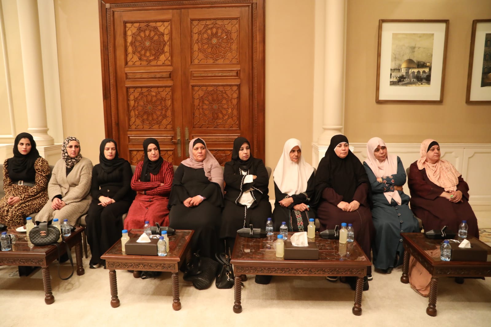 عاجل | رئيس الديوان الملكي الهاشمي يلتقي وفدا نسائيا من الزرقاء