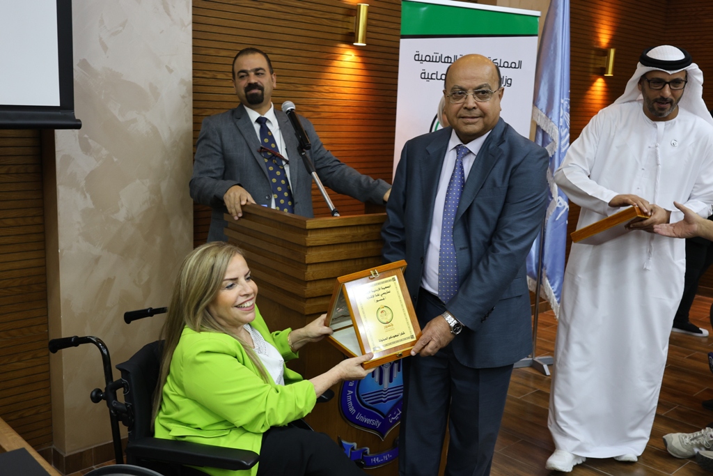 صورة حول : اختتام المؤتمر الثاني لمترجمي لغة الإشارة العرب في عمان الاهلية اختتام المؤتمر الثاني لمترجمي لغة الإشارة العرب في عمان الاهلية