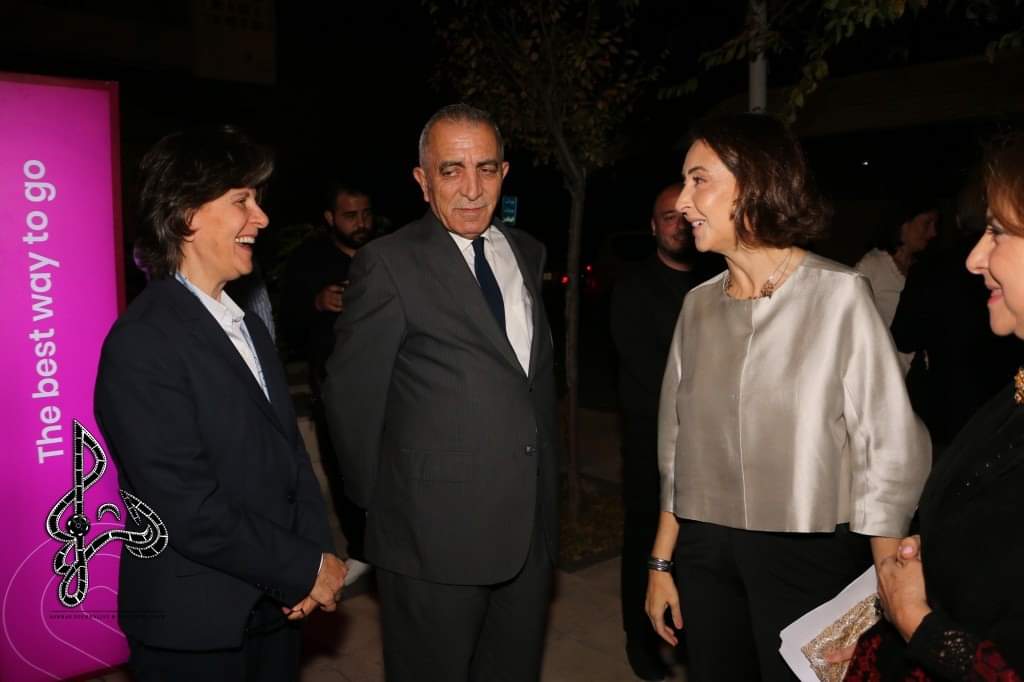 صورة حول : الأميرة ريم علي تفتتح معرض النجمات في جاليري رأس العين الأميرة ريم علي تفتتح معرض النجمات في جاليري رأس العين