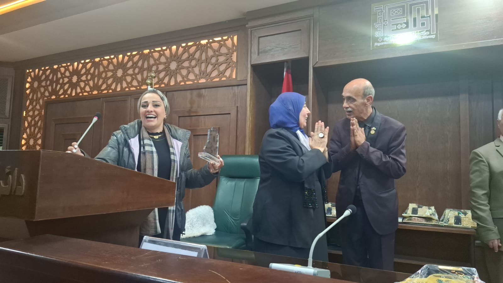 الشريفة بدور ترعى اشهار كتاب للكاتبة شريفة الشواورة بالمكتبة الوطنية