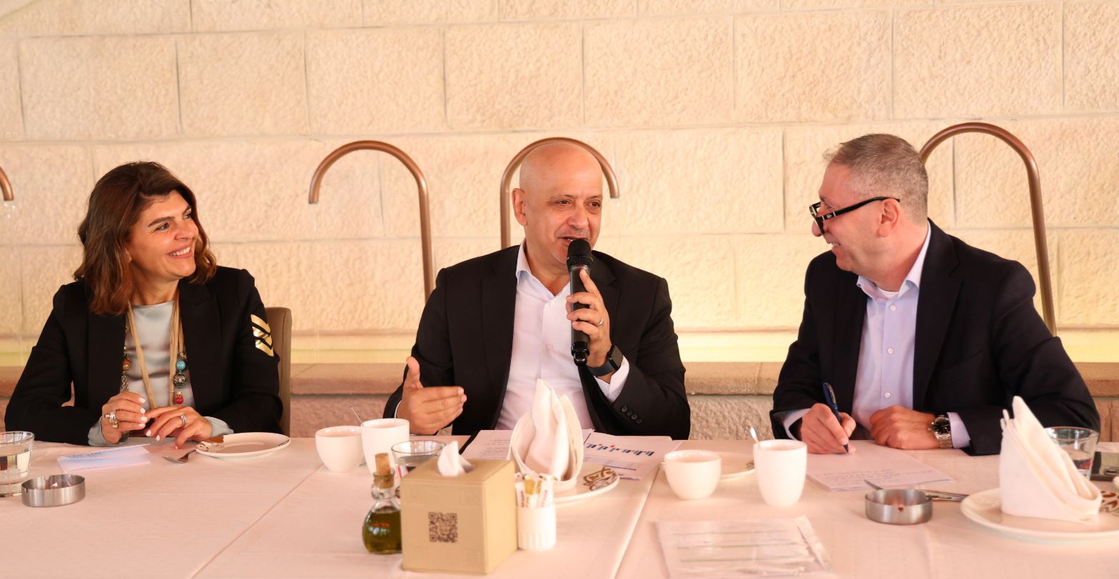 صورة حول : الحاج توفيق يدعو لتكامل اقتصادي أردني – لبناني الحاج توفيق يدعو لتكامل اقتصادي أردني – لبناني