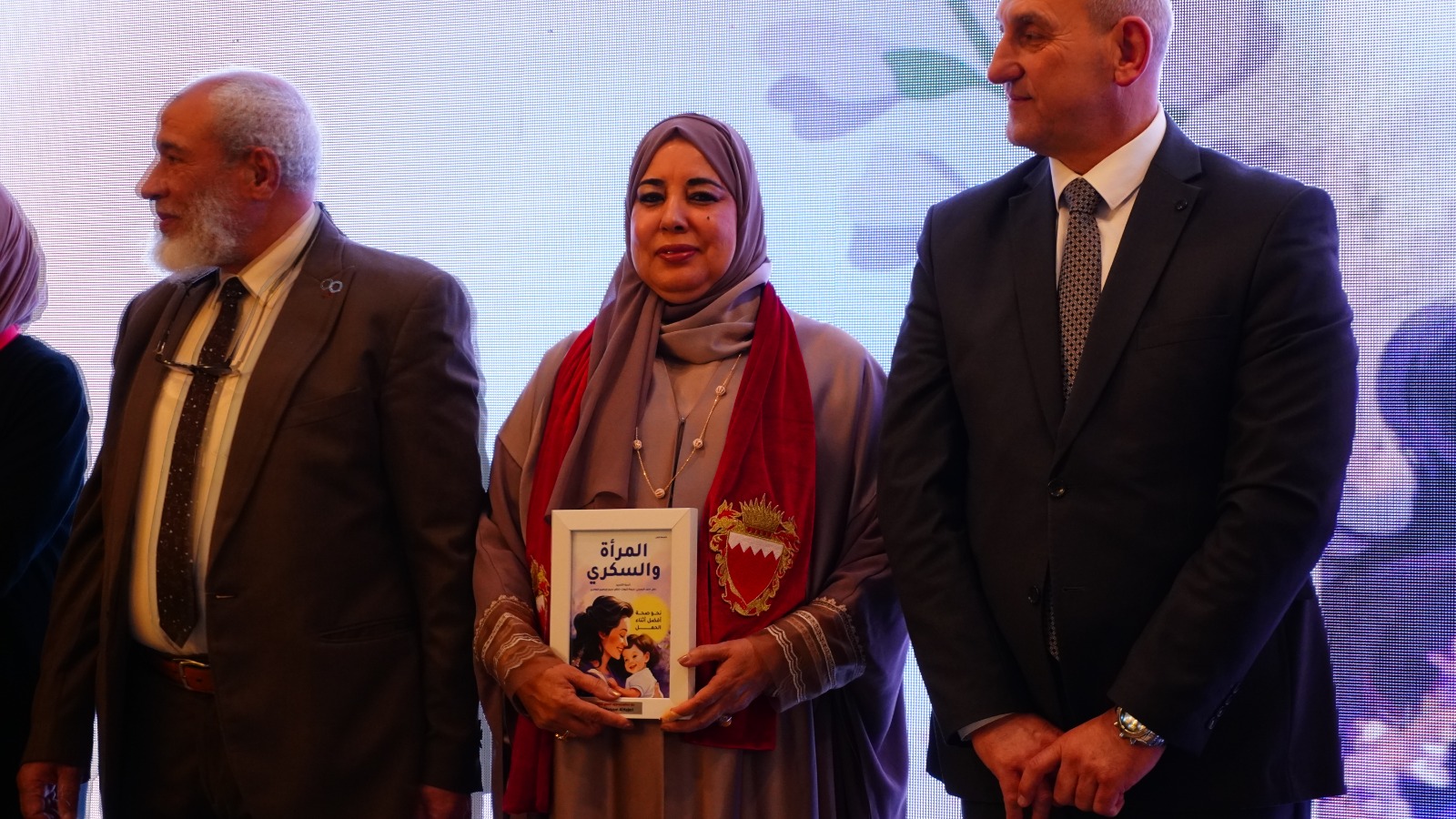 اشهار كتاب الاول في المنطقة.. المرأة والسكري نحو صحة أفضل أثناء الحمل