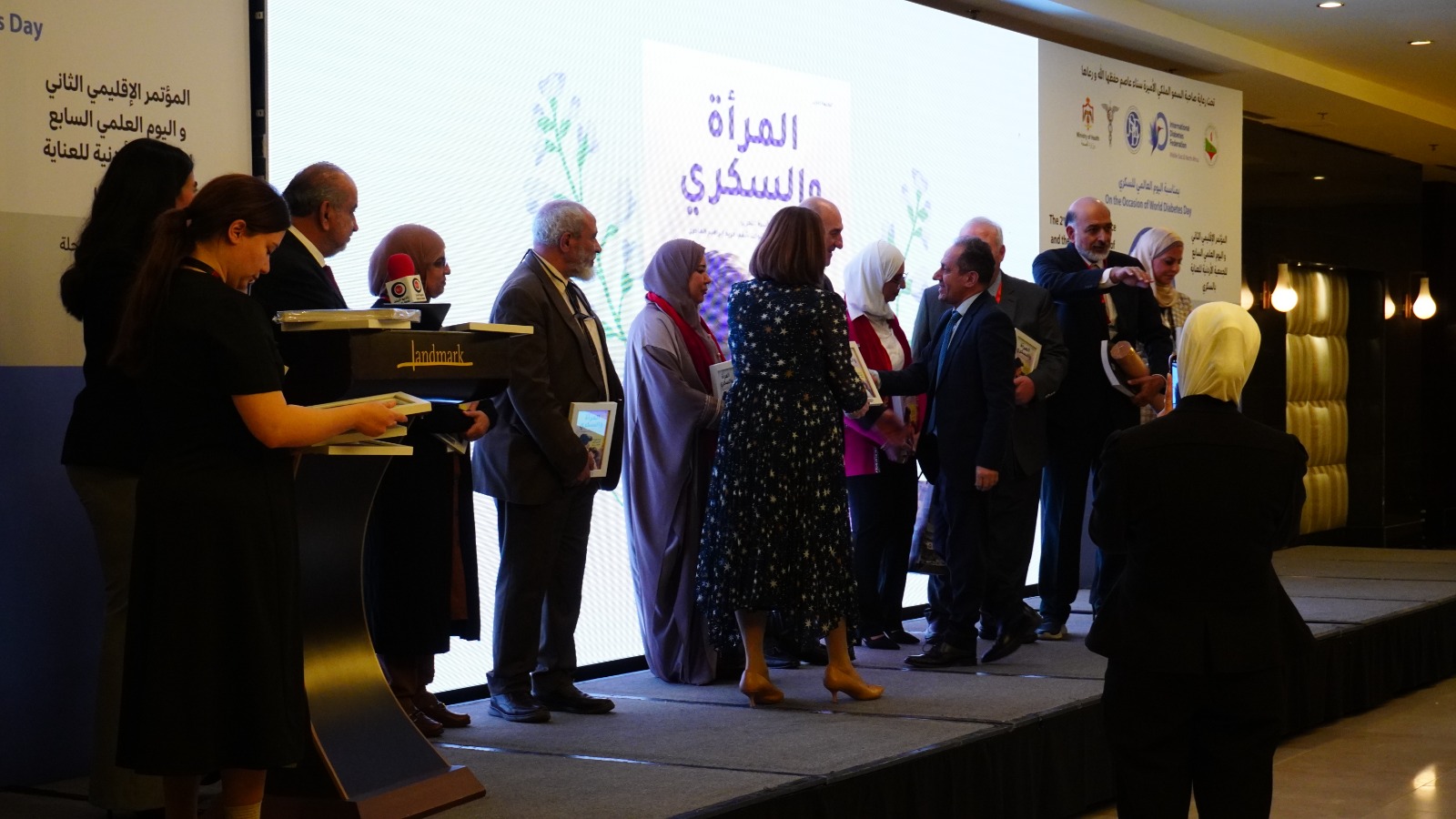 اشهار كتاب الاول في المنطقة.. المرأة والسكري نحو صحة أفضل أثناء الحمل