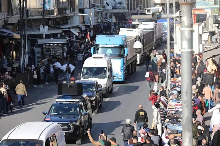 بالفيديو: قافلة المساعدات الأردنية إلى غزة: نبض الإنسانية في وجه الألم