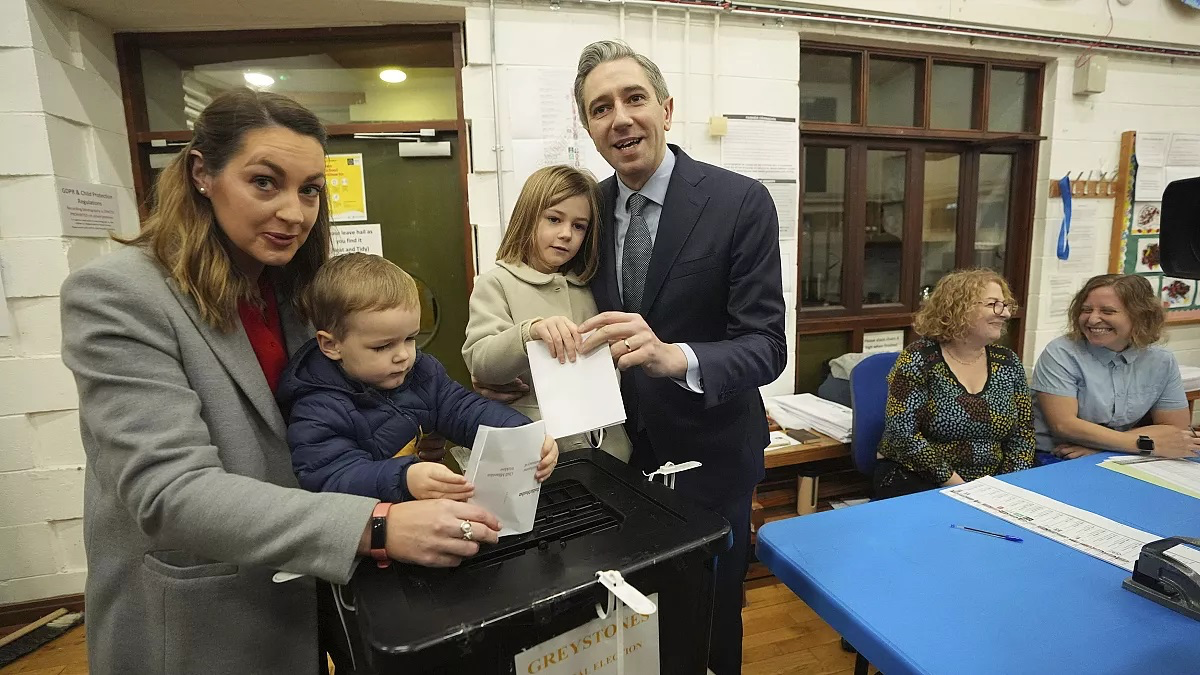 انتخابات برلمانية حاسمة في إيرلندا وسط ضغوط اقتصادية.