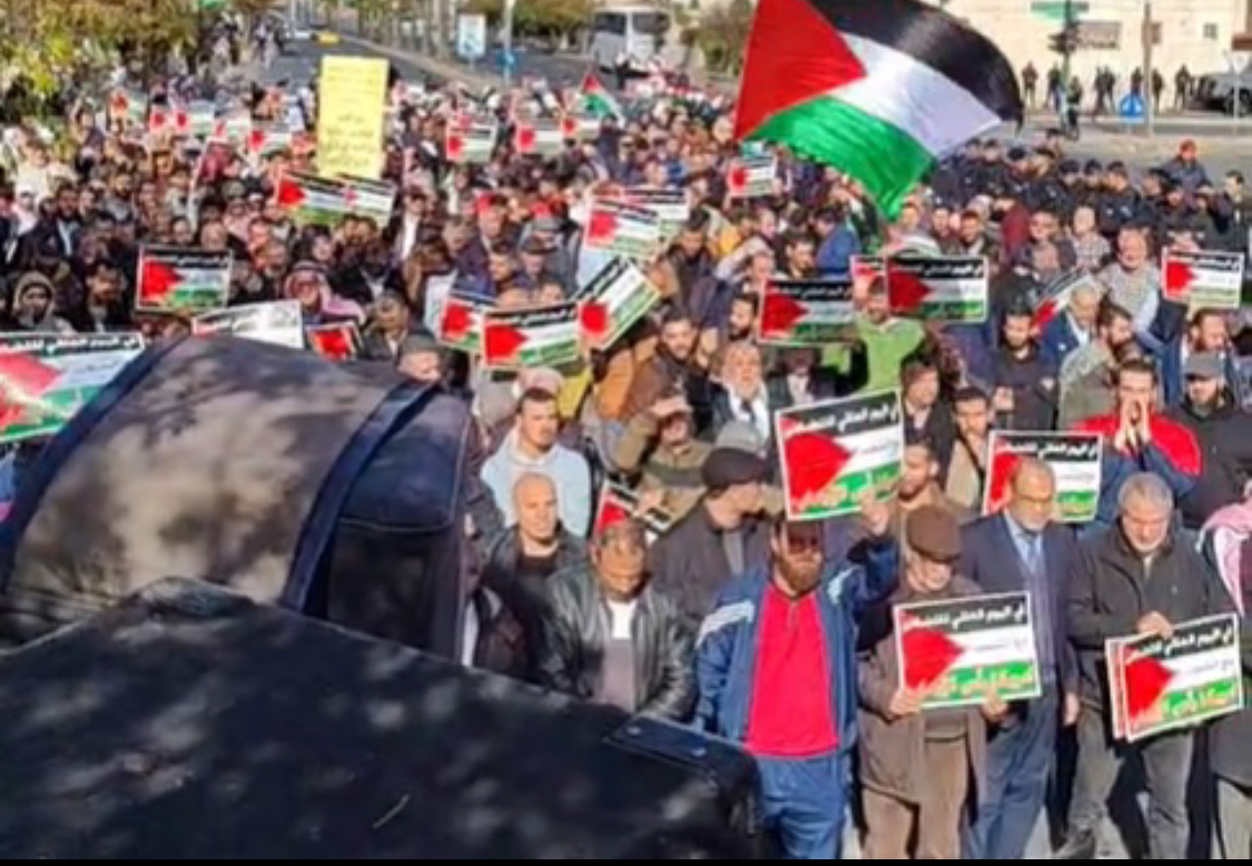 آلاف الأردنيين يتظاهرون ضد الدعم الأمريكي للاحتلال