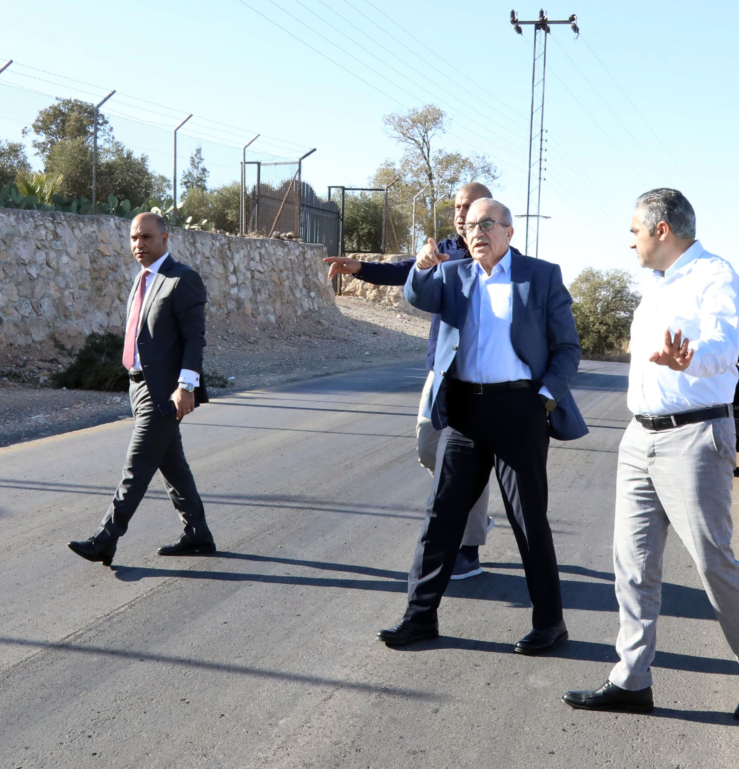 صورة حول : ابو السمن يزور طريق الماسورة ويشدد على تحسين السلامة المرورية ابو السمن يزور طريق الماسورة ويشدد على تحسين السلامة المرورية