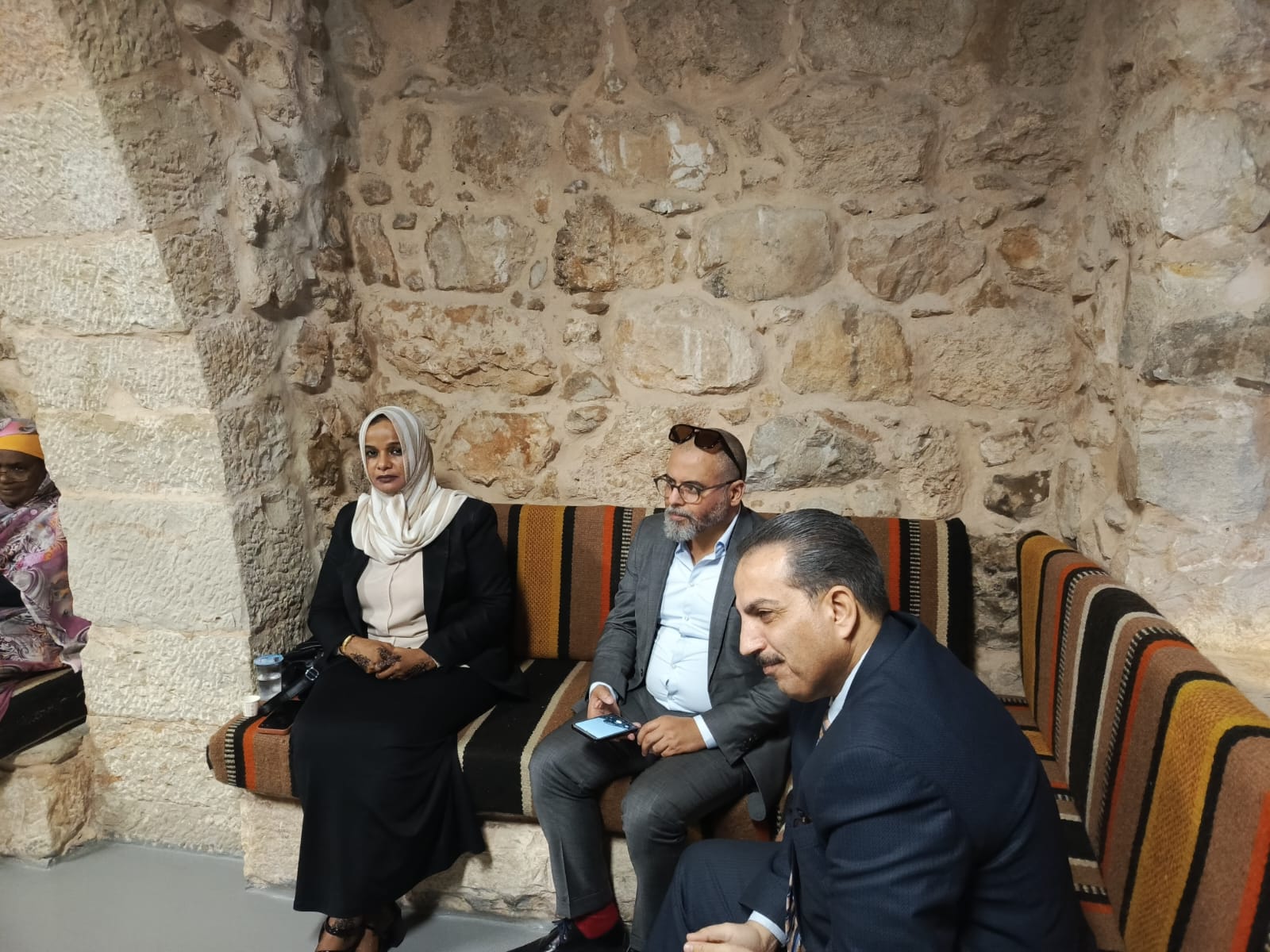 بالفيديو والصور ... شتيوي يكرم أعضاء اتحاد المجالس الاقتصادية والعربية في مطعم سياحي وينظم لهم جولة سياحية بمادبا