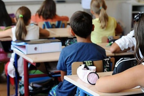 صورة حول : طالب يفقأ عين زميلته في مصر .. والسبب طالب يفقأ عين زميلته في مصر .. والسبب