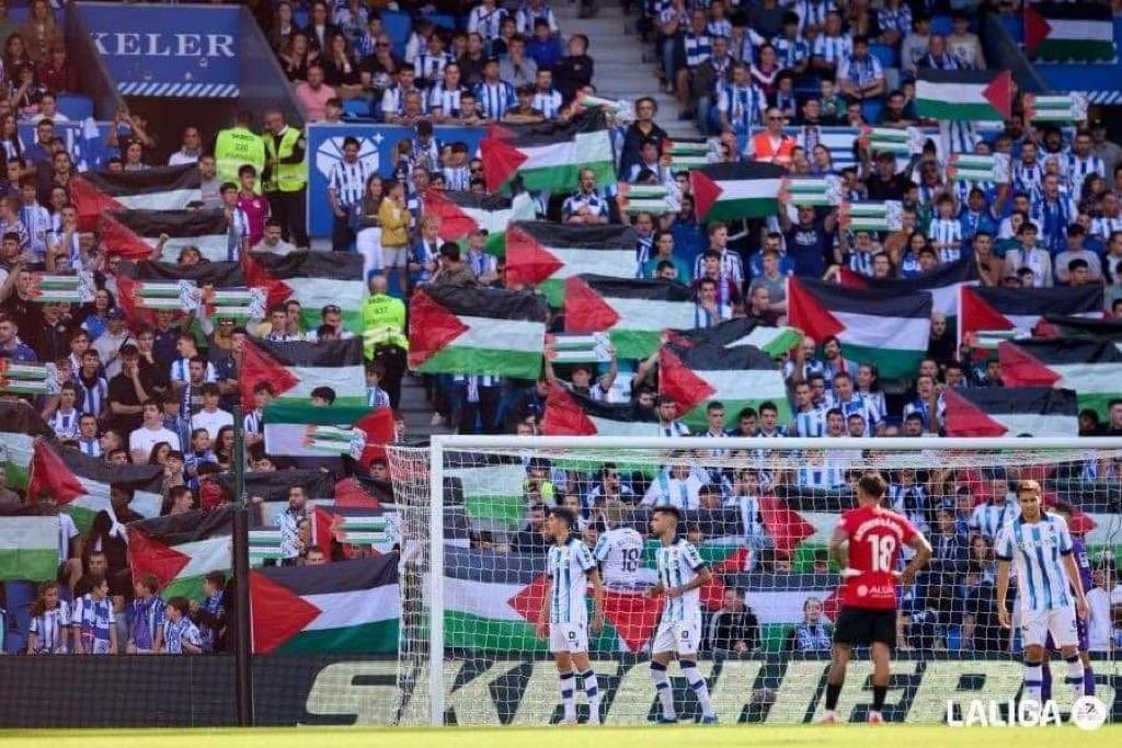 صورة حول : فرنسا تمنع رفع علم فلسطين في مباراه كرة القدم فرنسا تمنع رفع علم فلسطين في مباراه كرة القدم