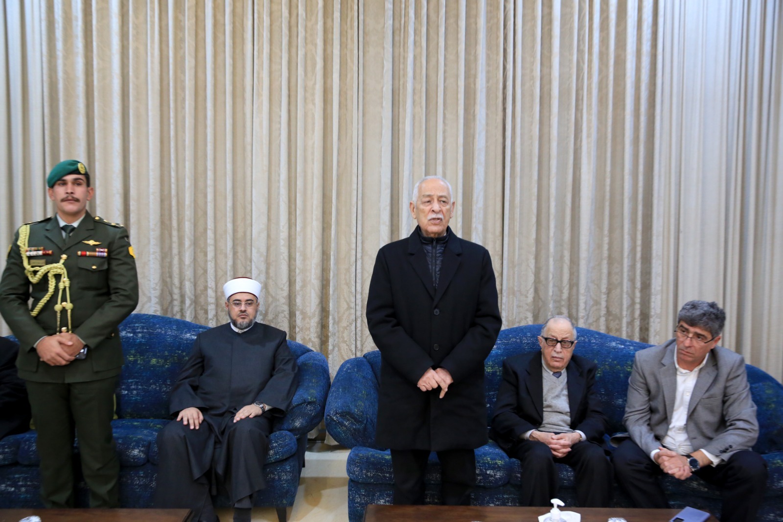 عاجل | مندوبا عن الملك وولي العهد.. العيسوي يعزي عشيرتي المساعدة والقيّام