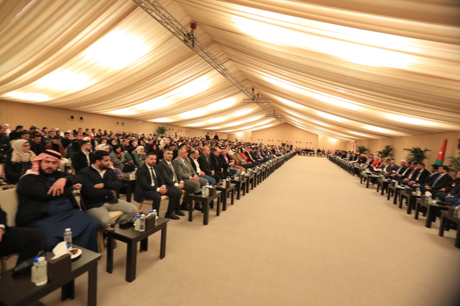 صورة حول : عاجل | العيسوي: الحضور الإنساني الأردني نقطة مضيئة في قلب المنطقة ورسالة أمل لشعوبها عاجل | العيسوي: الحضور الإنساني الأردني نقطة مضيئة في قلب المنطقة ورسالة أمل لشعوبها